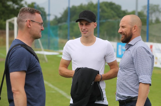 Maciej Stolarczyk (z prawej) był obecny na meczu CLJ U15 Pogoni z Zagłębiem.