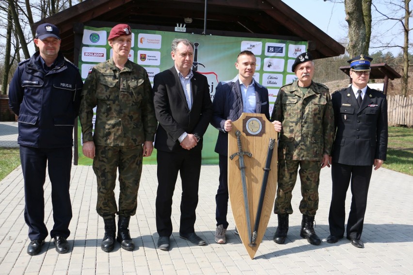 W Pierwszym Ogólnopolskim Turnieju Klas Mundurowych udział...