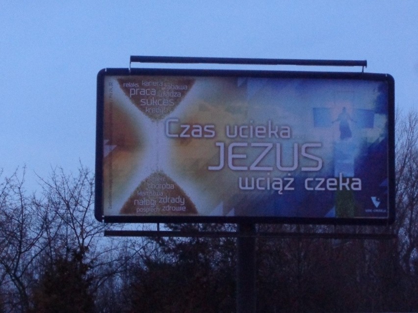 "Czas ucieka Jezus wciąż czeka". Nowe billboardy we Wrocławiu. O co chodzi? (ZDJĘCIA)