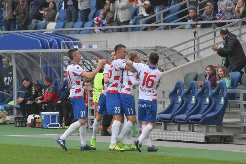 Górnik Zabrze gra u siebie z Podbeskidziem Bielsko-Biała,...