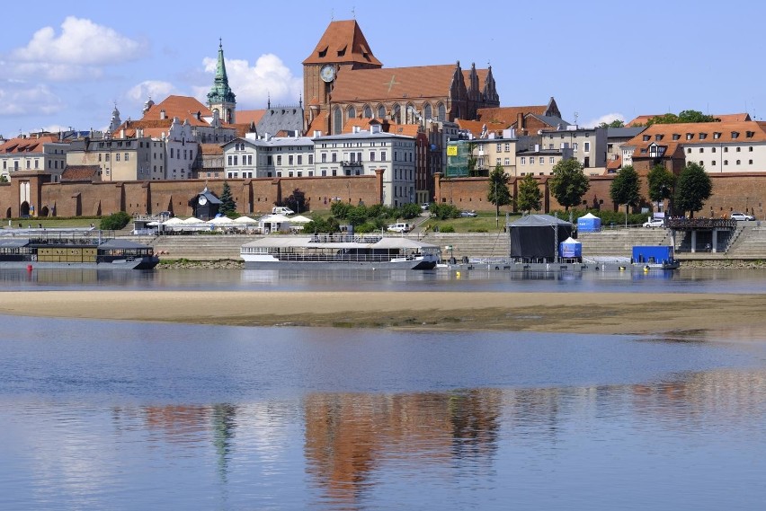 Przez lata peerelu i później już w wolnej Polsce Toruń...