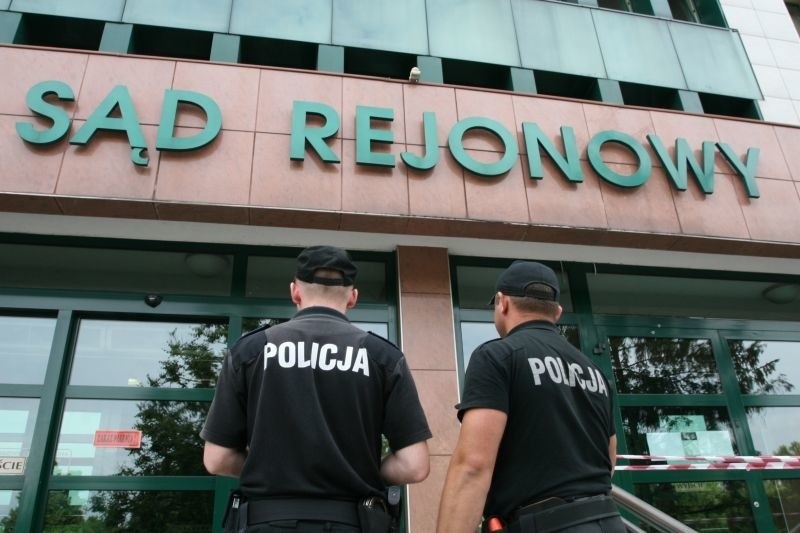 Alarm bombowy w Sądzie Rejonowym  w Kielcach. Ulica Warszawska zamknęta, trwa ewakuacja sądu!