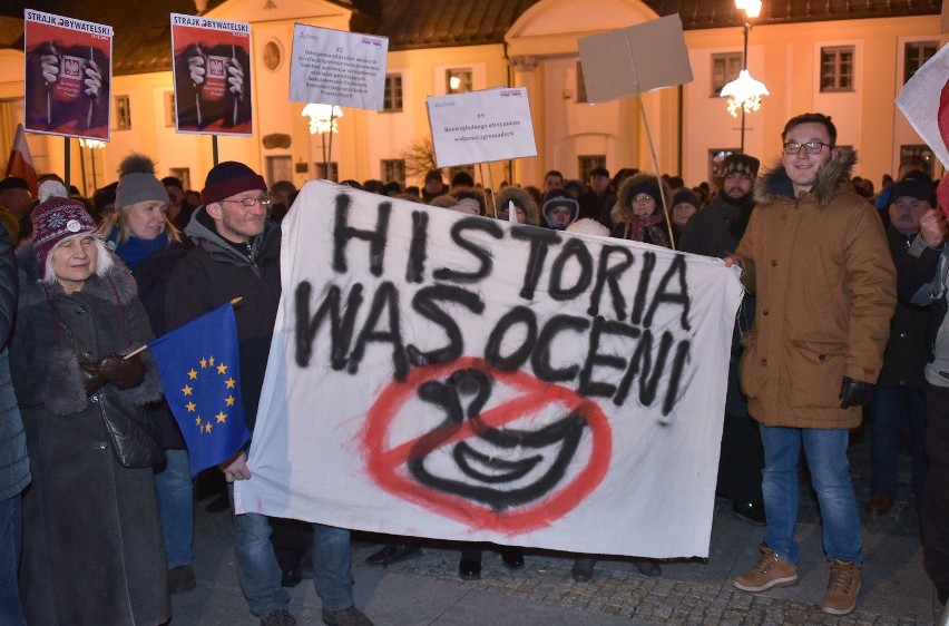 Manifestacja w Białymstoku Strajk Obywatelski - Stop...