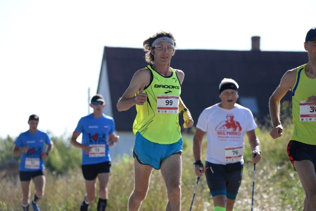 Dystans 10 kilometrów z Karolewa do Więcborka pokonało biegiem lub marszem 94 zawodników z całego kraju.