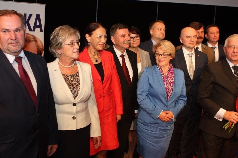 W Kielcach PiS zaprezentowało wszystkich kandydatów do Sejmu i Senatu