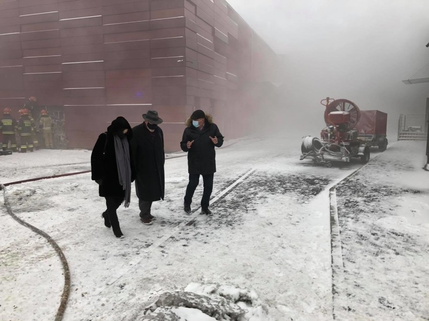 Kraków. Pożar archiwum Urzędu Miasta przy ul. Na Załęczu. Zapaliły się dwie hale [ZDJĘCIA]