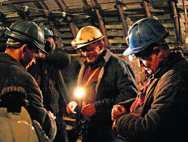 Kompania Węglowa od nowego roku likwiduje prawo do węglowych deputatów. Ich istnienie jest też zagrożone w pozostałych górniczych koncernach. Uważają one, że płacić powinien Skarb Państwa