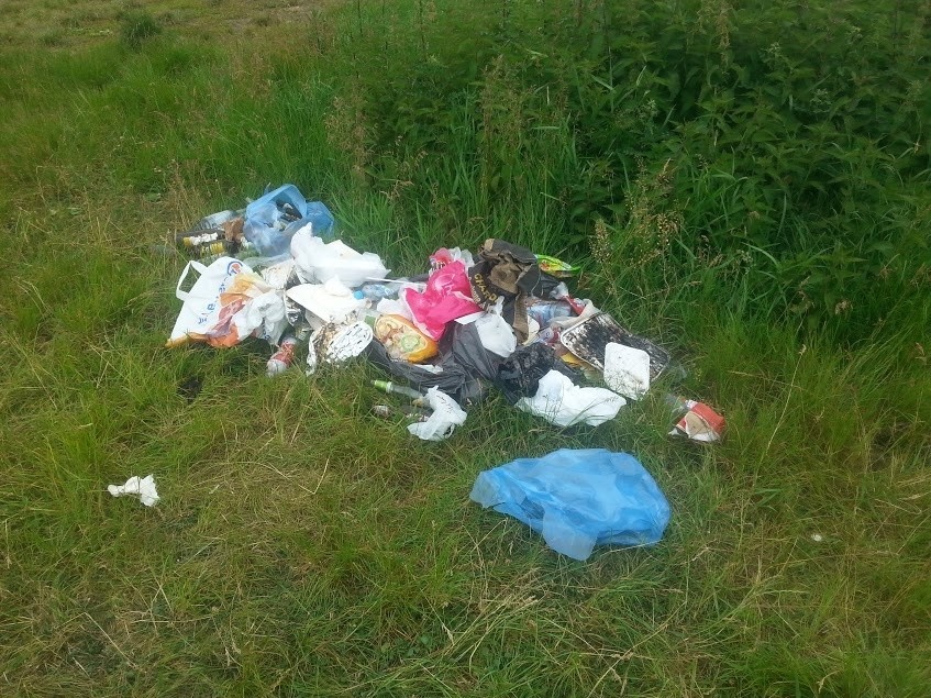 Zebrali dwa kontenery śmieci nad Odrą! Tak się "bawimy" nad rzeką...