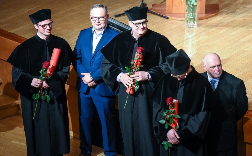 75-lecie Akademii Muzycznej w Gdańsku. Uczelnia z wieloletnią tradycją. Podczas sobotnich uroczystości wręczone zostały medale. ZDJĘCIA