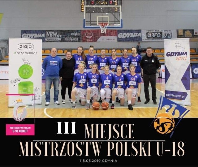 Tak prezentuje się drużyna Enei AZS Poznań, brązowych medalistek MP do lat 18