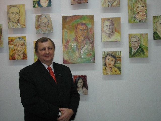 Na wystawie prac Bogusław Dębskiego można obejrzeć wiele portretów znany i nieznanych głogowian