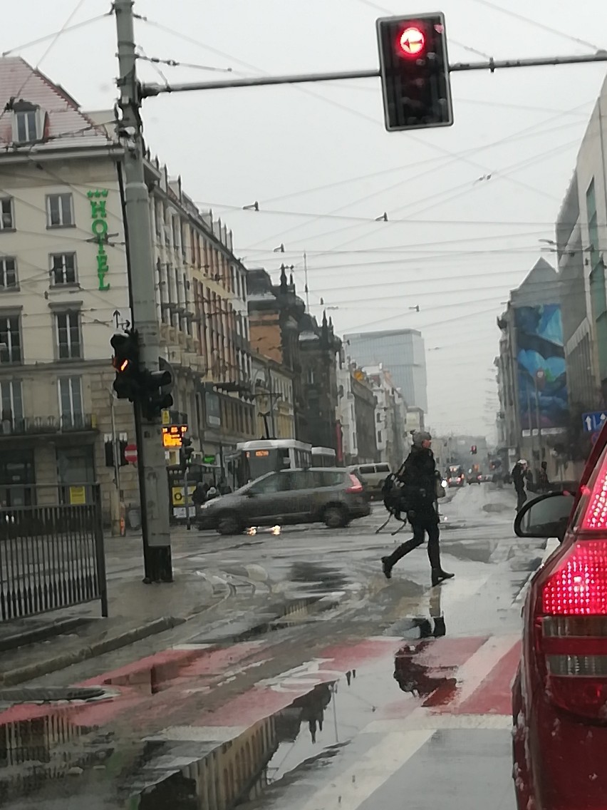 Wypadek w centrum Wrocławia. Nie żyje kierowca