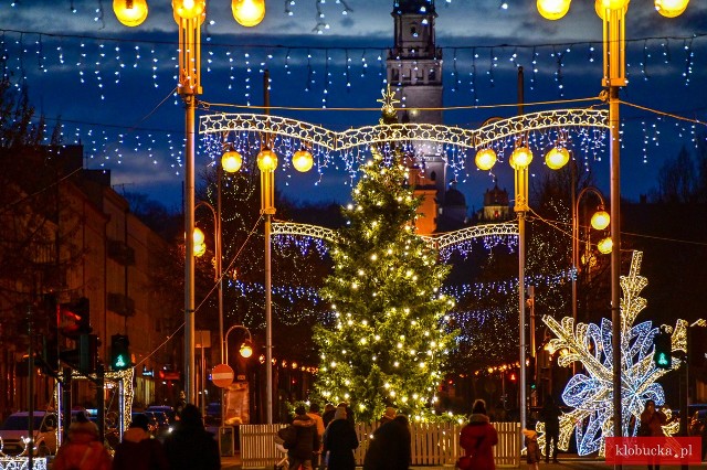 Plac Biegańskiego w Częstochowie jest już przystrojony przed świętami Bożego Narodzenia