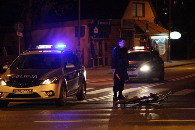 Wypadek na ul. Szczecinskiej - pijany rowerzystwa wpadl pod samochód