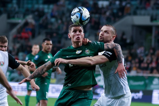 Patryk Klimala (zielony strój) mecz z Puszczą Niepołomice rozpoczął w wyjściowym składzie. Mimo kilku okazji nie strzelił gola, a Śląsk Wrocław zremisował z beniaminkiem 0:0