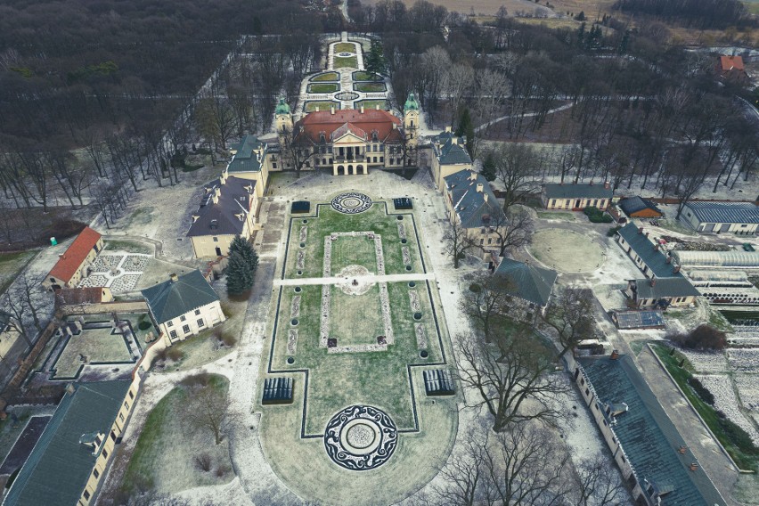 Muzeum Zamoyskich w Kozłówce na zdjęciach z drona. Te fotografie zapierają dech w piersiach! Zobacz