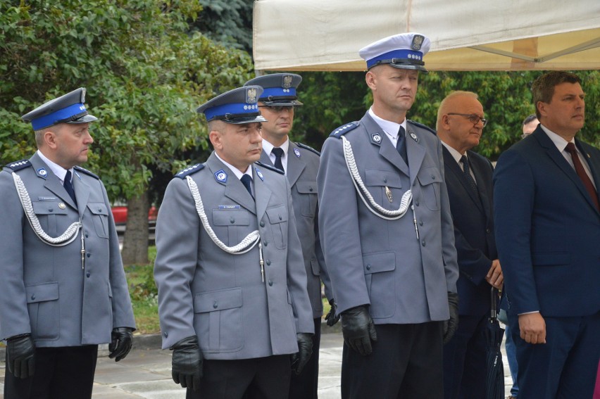 Proszowice. Policjanci świętowali swoje stulecie na Rynku