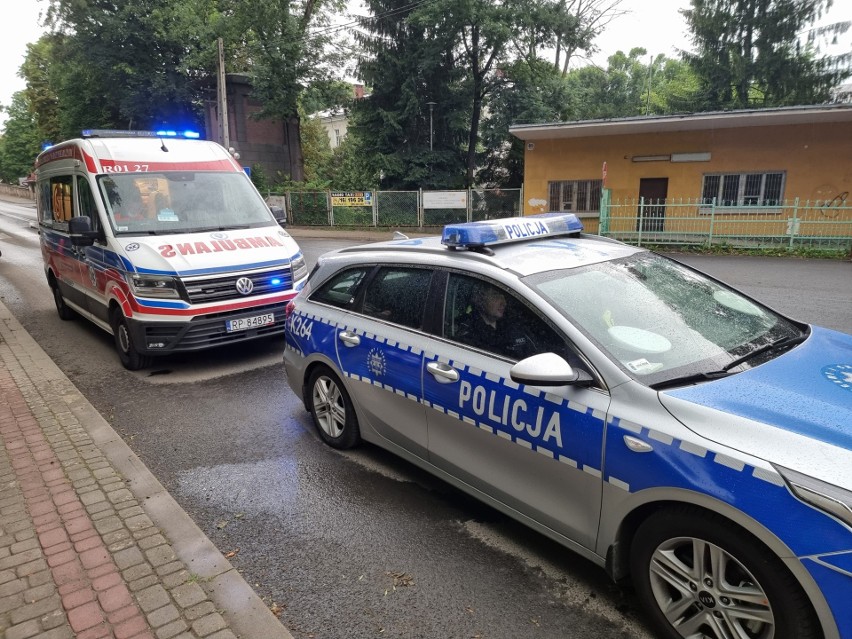 Motocyklista ranny w wypadku w Przemyślu. Na ul. Słowackiego jednoślad zderzył się z kią [ZDJĘCIA]