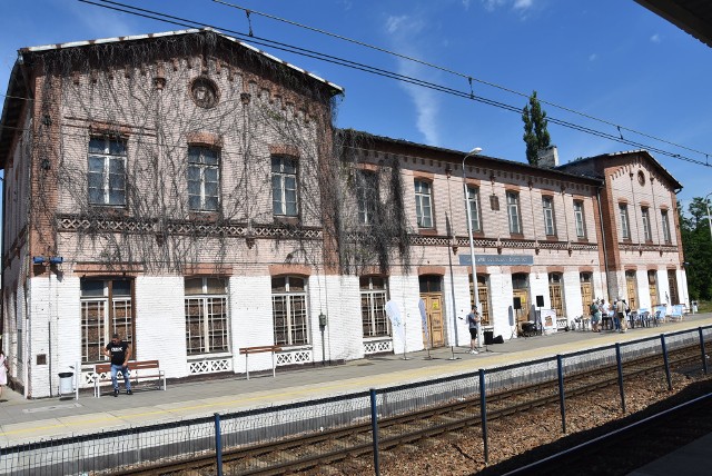 Przed końcem 2023 rozpoczną się prace remontowe zabytkowego dworca kolejowego w Ząbkowicach. Całość zadania sfinansuje PKP SA w ramach Projektu Renowacji Dworców na lata 2016-2023.