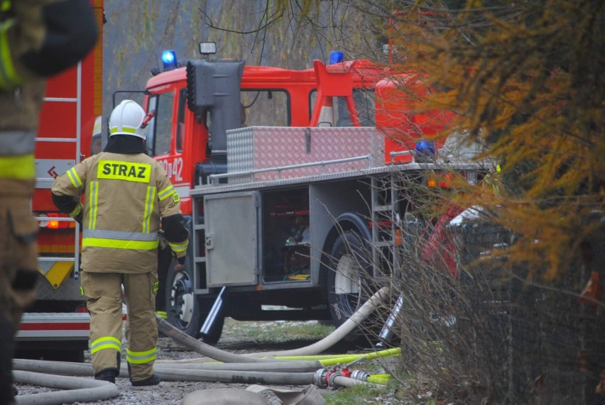 Pożar domu w Woli Filipowskiej gasiło sześć jednostek straży...