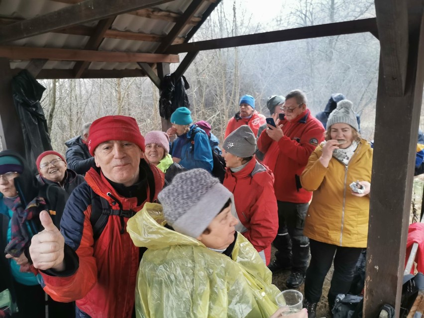 Ponad 60 osób w Sandomierzu poszło w Nowy Rok w Góry Pieprzowe. To tradycja od 23 lat! Zobacz zdjęcia