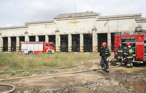 Według wstępnych szacunków w pożarze spłonęło 4,5 tys. m...