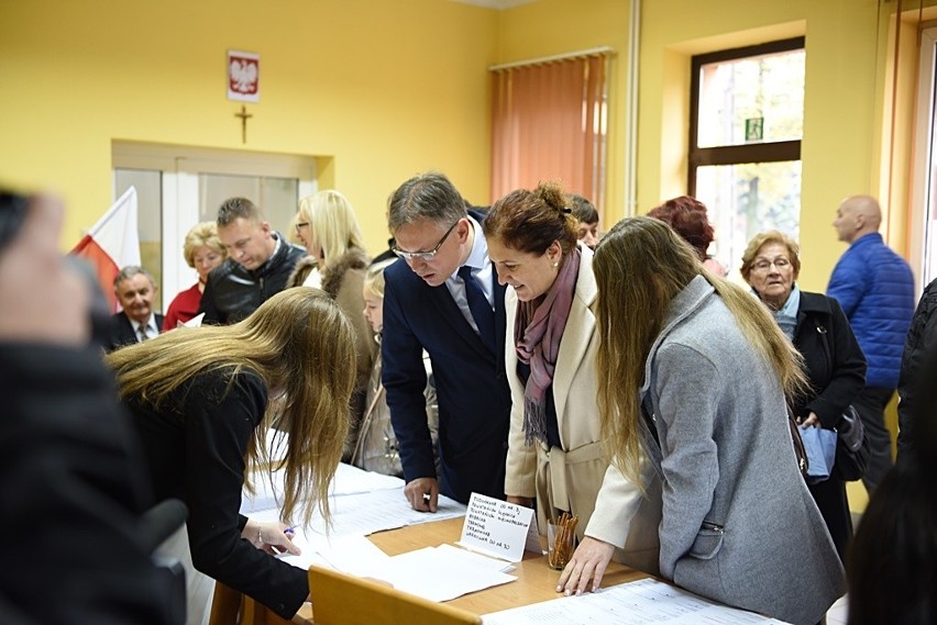 Wybory samorządowe 2018. Głosują kandydaci na prezydenta Nowego Sącza i mieszkańcy miasta [ZDJĘCIA]