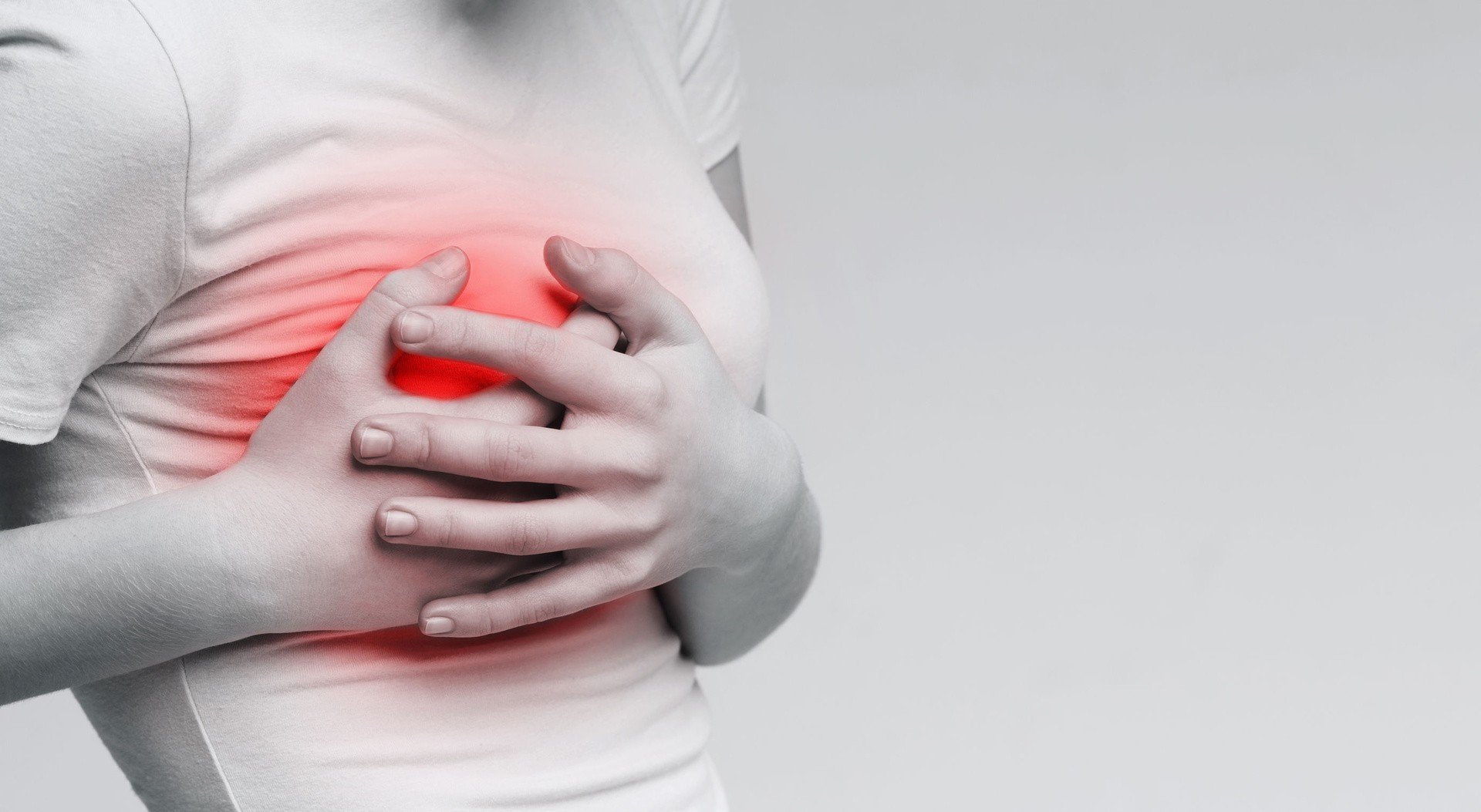 Bolące sutki w ciąży, przed okresem, przy dotykaniu i podczas karmienia.  Skąd się bierze ból sutków i kiedy może być groźny? | Strona Zdrowia