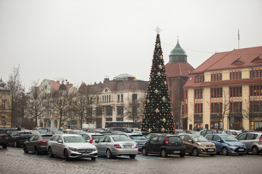 Iluminacje świąteczne w Słupsku – skromniejsze, ale będą. Pojawiły się też choinki 