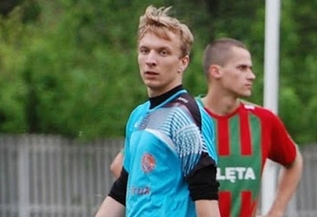 Mateusz Gawron strzelił gola dla Hetmana Włoszczowa w spotkaniu z Pogonią Staszów. 