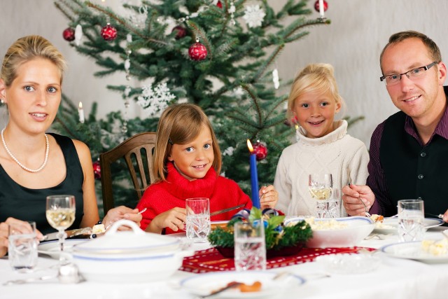 Jak świętuje się w Danii, Portugalii i we Włoszech? Kto w tych krajach daje dzieciom prezenty? I jakie potrawy je się przy wigilijnym stole? Poznajcie świąteczne zwyczaje w tych krajach.Czytajcie na kolejnych stronach ---->