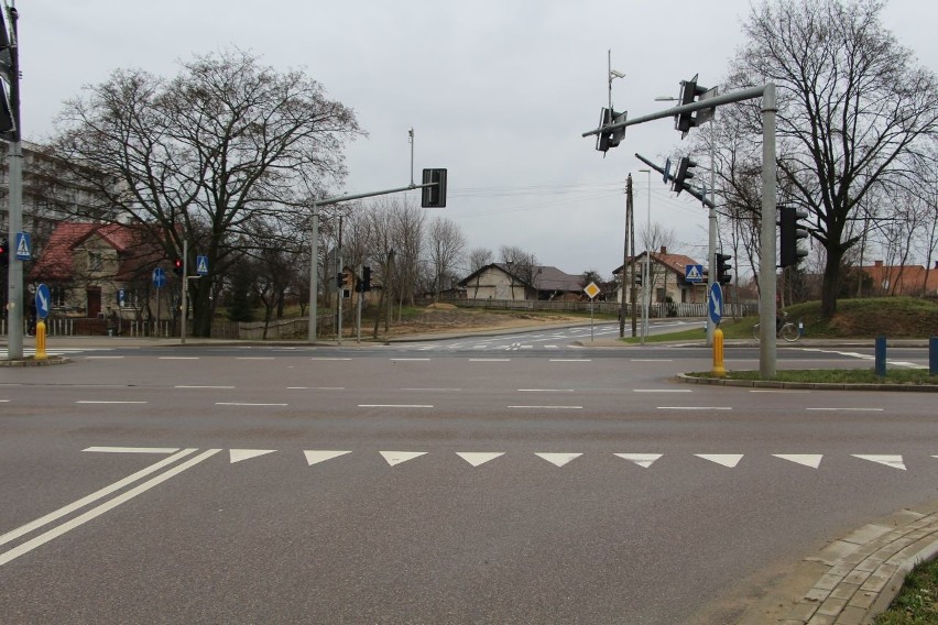 Białystok: Al. Jana Pawła II / ul. Wysoki Stoczek. Zagubieni na nowym skrzyżowaniu (zdjęcia, wideo)