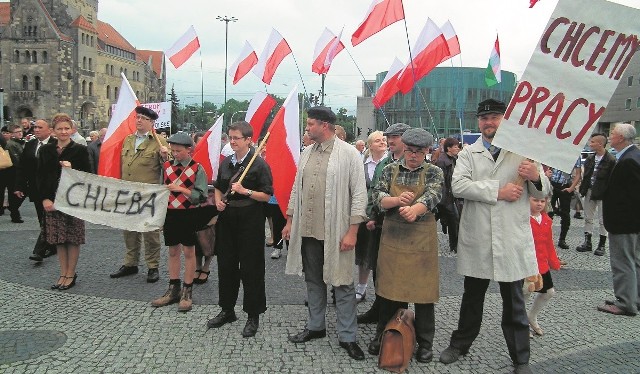 Tradycyjnie oficjalne uroczystośći rocznicowe odbędą się 28 czerwca na placu Mickiewicza. Po nich zaplanowano widowisko "Czerwiec '56"