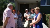Mieszkańcy bloku przy ulicy Mszczonowskiej 47 dziękują Grażynie Żałobie za jej dziesięcioletnią pracę 