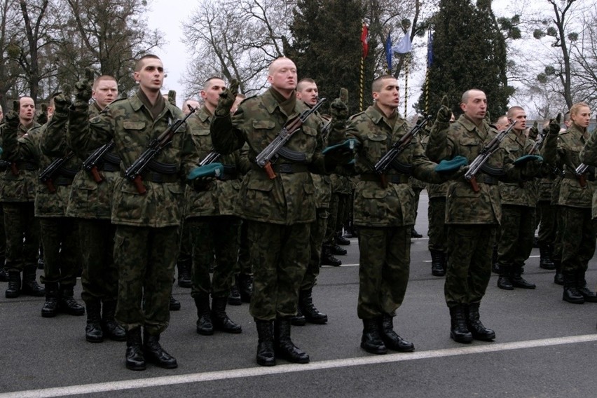 Wrocław: 185 nowych żołnierzy złożyło dziś przysięgę (ZDJĘCIA)