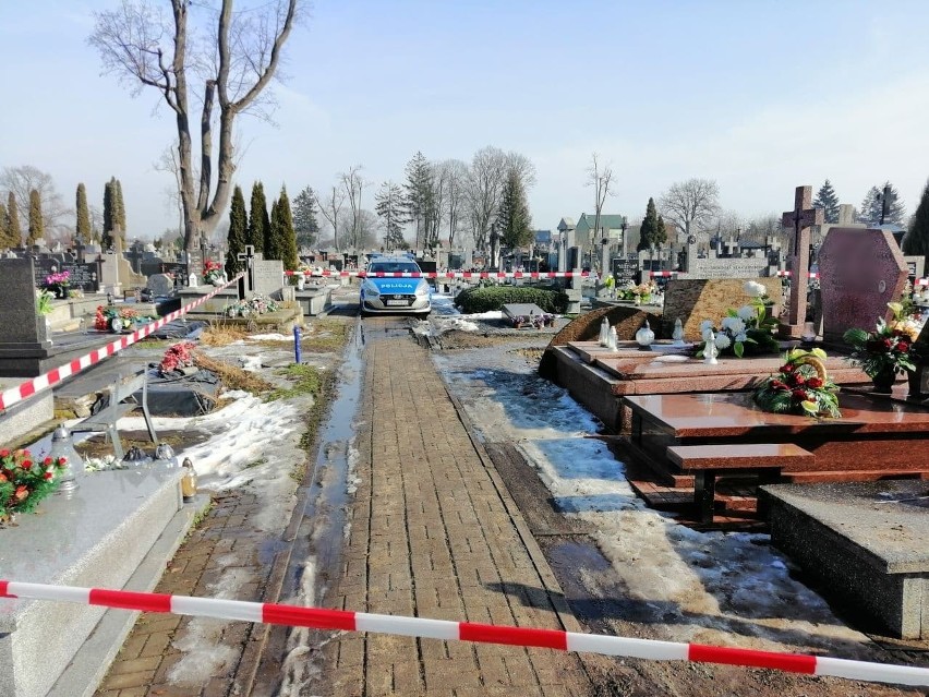 Wyszków. Niewybuch na cmentarzu. Granat znaleziono 24.02.2021 podczas przygotowywania miejsca do pochówku 