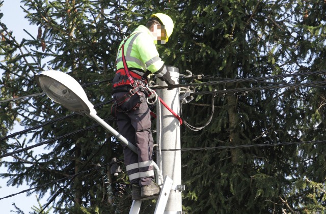 PGE Dystrybucja zaplanowała wyłączenia prądu w najbliższych dniach. Sprawdź na kolejnych slajdach kiedy, gdzie i jak długo nie będzie energii elektrycznej >>>