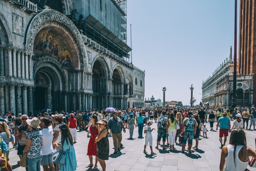 Władze Wenecji „walczą” z ogromnym napływem turystów,...