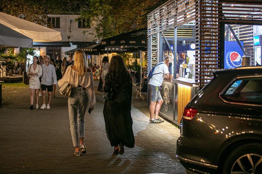 Kraków. Dolne Młyny tętnią życiem, jakby pandemii wcale nie było [ZDJĘCIA]