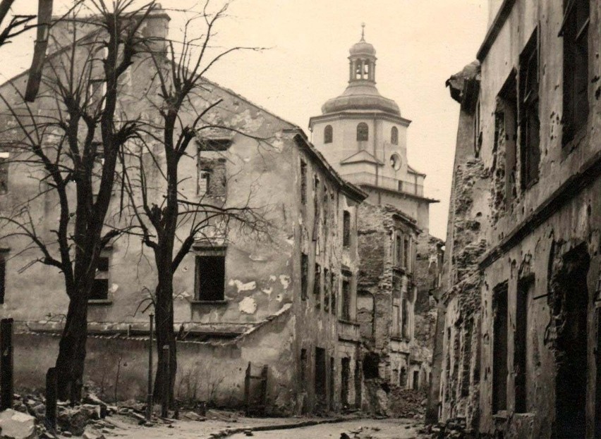 Bombardowanie Lublina we wrześniu 1939 roku. Tak wyglądała zniszczona ulica Jezuicka. Zobacz unikalne fotografie