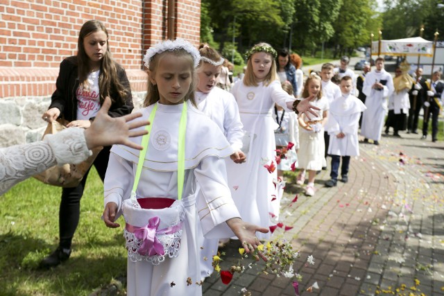 Procesja Bożego Ciała parafii Najświętszego Serca Jezusowego przeszła ulicami Słupska