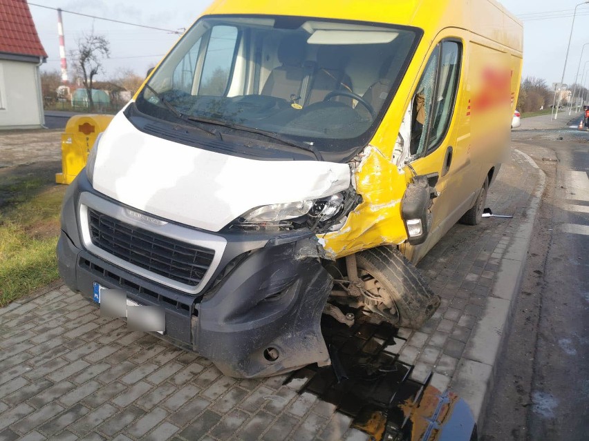 Wypadek w Koszalinie. Zderzenie trzech aut [zdjęcia]