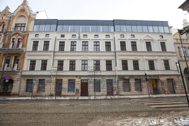 Dobiega końca remont kamienicy przy ul. Sienkiewicza 22 w centrum Łodzi, w której dobudowano kondygnację.
