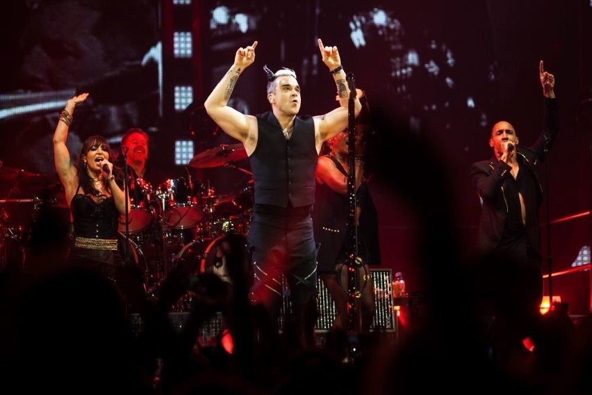 Robbie Williams zagrał koncert w Kraków Arenie. Artysta porwał publiczność! [ZDJĘCIA]