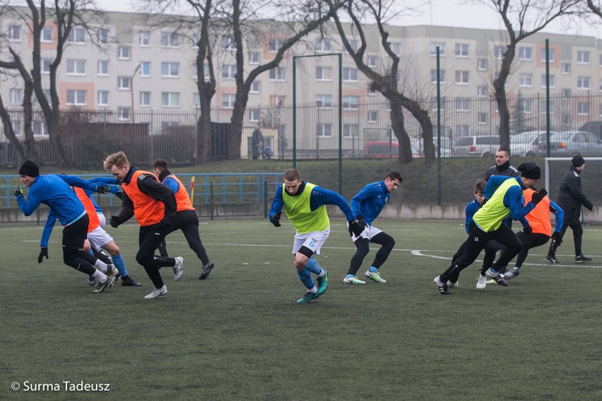 Błękitni Stargard grali sparing z TSG Neustrelitz na boisku...