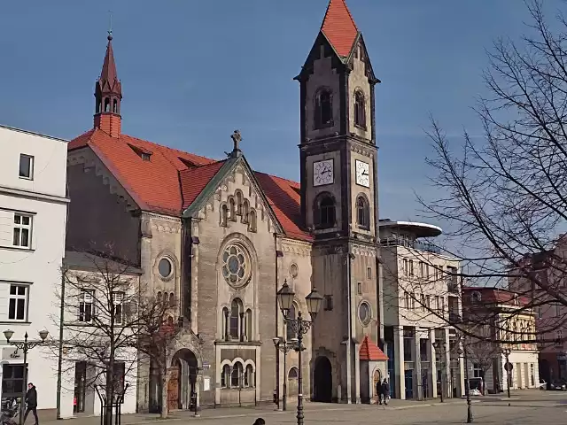 Starówka w Tarnowskich Górach to świetne miejsce na spacer. Zobacz kolejne zdjęcia. Przesuwaj zdjęcia w prawo - naciśnij strzałkę lub przycisk NASTĘPNE