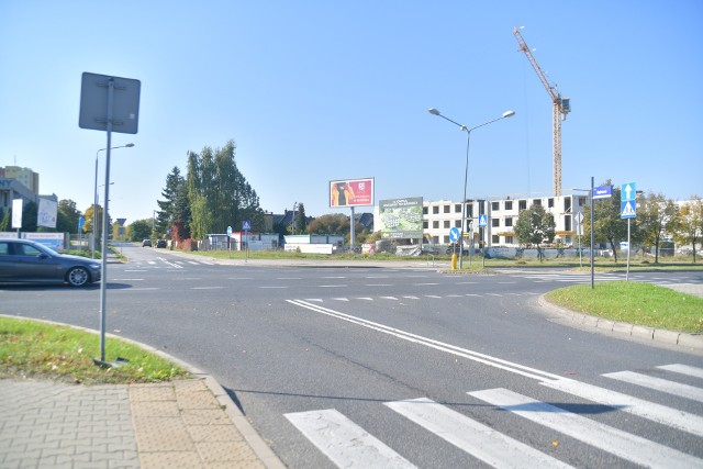 Miejski Zarząd Dr&oacute;g i Komunikacji w Radomiu ma już projekt przebudowy skrzyżowania ulic Maratońskiej i Dębowej. czeka teraz na pozwolenie na prowadzenie prac.