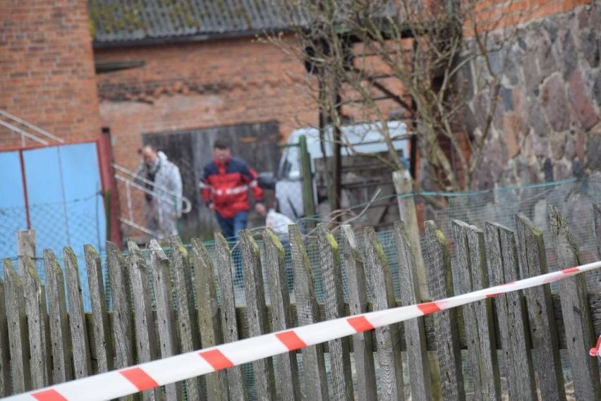 Na miejscu od rana pracują policjanci pod nadzorem...