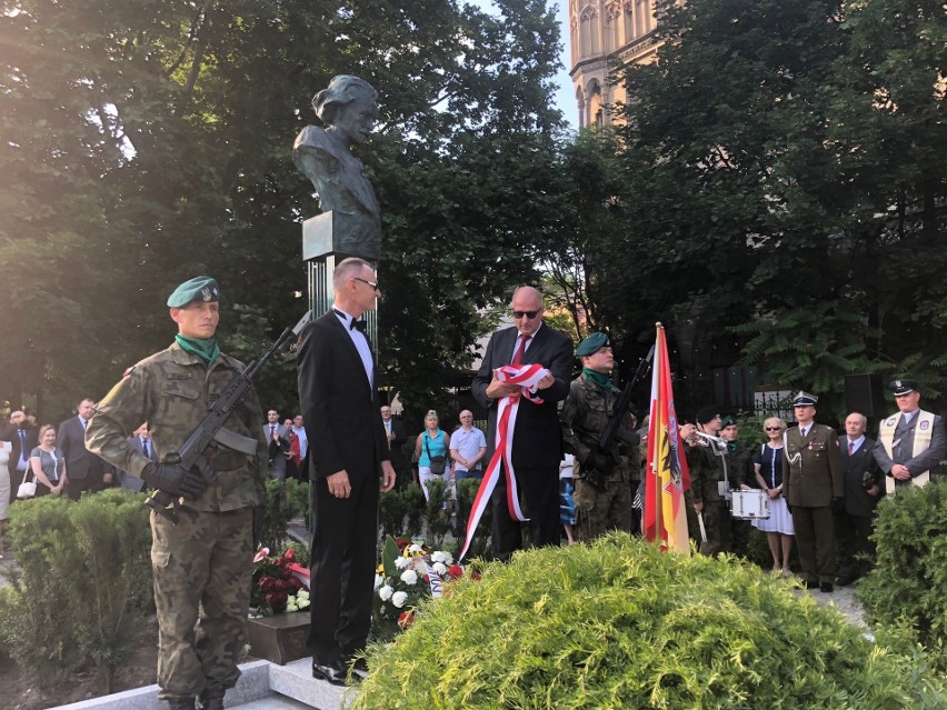  We Wrocławiu stoi już pomnik z okazji 100-lecia niepodległości. To popiersie Paderewskiego (ZDJĘCIA)