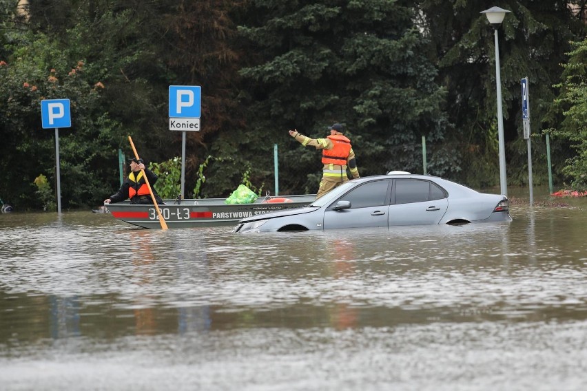 Kraków. Ostrzegają przed ulewami i burzami. Jest porozumienie w sprawie inwestycji przeciwpowodziowych w Bieżanowie